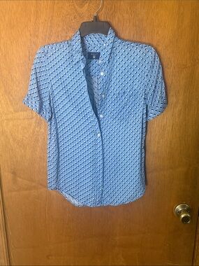 Gant Light Blue Short-Sleeve Button-Down Shirt with Small Navy Pattern